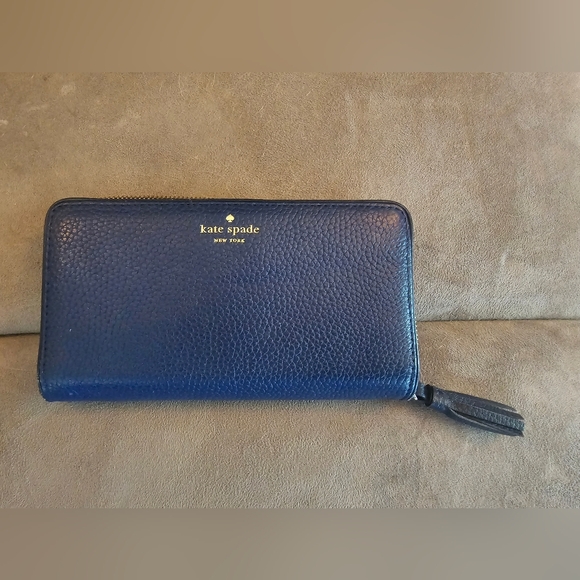 Kate spade textured navy wallet with lots of card space - Picture 1 of 3
